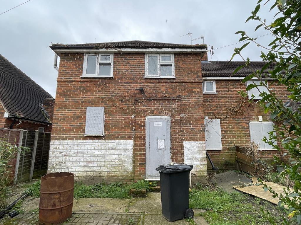 Lot: 14 - HOUSE IN NEED OF REFURBISHMENT - view of house in need of refurbishment